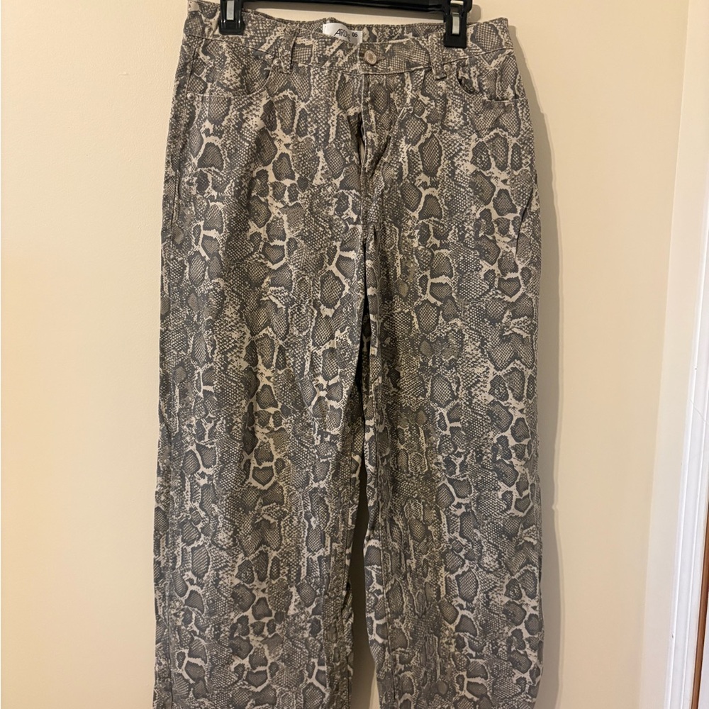 Ardene Snake Print Pants in Gray and Cream